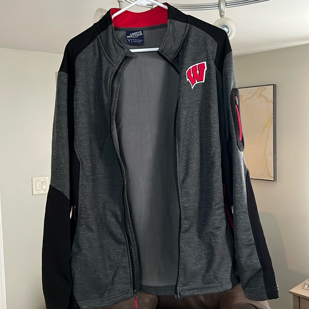 Large Men’s Wisconsin Badger zip up.